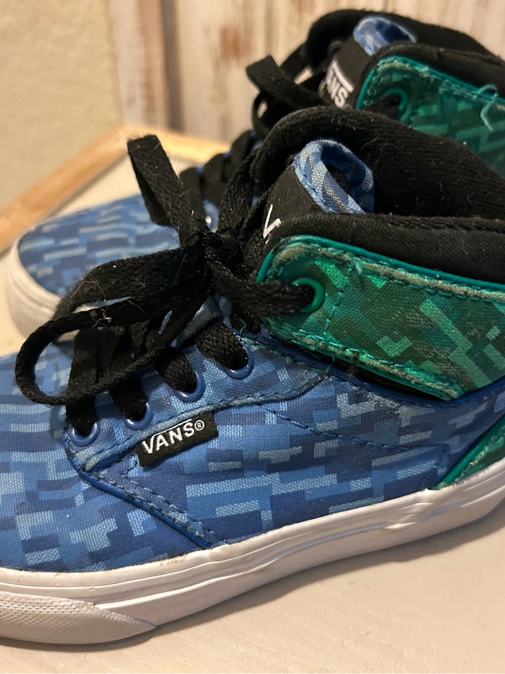 Vans Atwood Hi Pixel Camo Blue Green High Top Sneakers Kids Youth Size 10.5